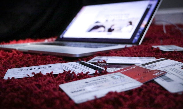 Shopify Eesti makseviiside võrdlus — pangalingid ja kaardimaksed