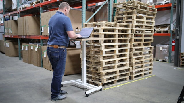 Shopify B2B hulgimüügi e-poe seadistamine — lauaarvuti töökoht